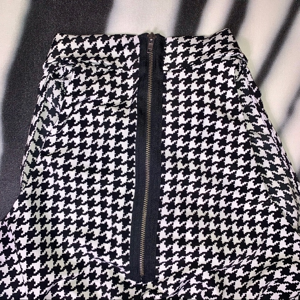 Pixie Hopkins | Houndstooth Ruffle Top - Picture 5 of 5